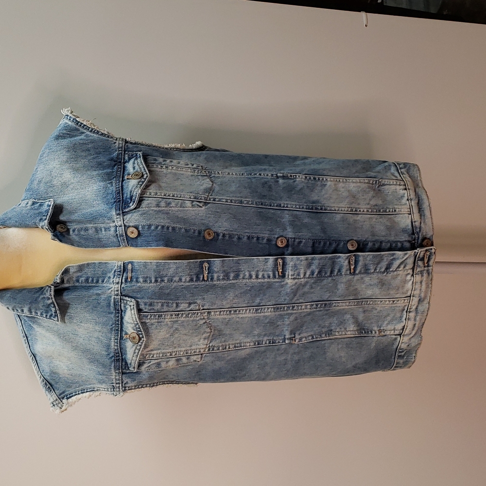 Zara size small  denim  Vest. F8